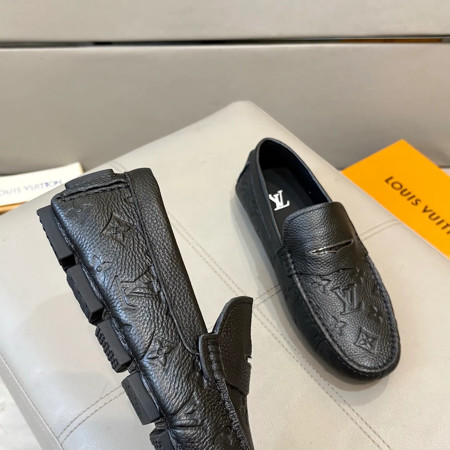 Factory price: 460💰LV men's beanie shoes 2025 official website synchronized <market top version> imported first layer litchi pattern/embossed ➕ black cowhide original packaging. Size 38-45